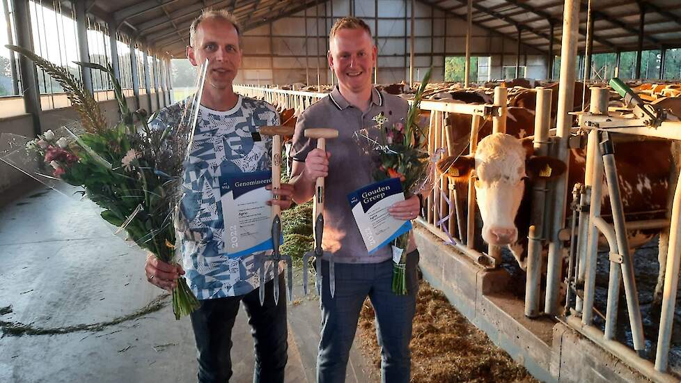 Hoofdredacteur Robert Ellenkamp (links) en Guus Daamen met zijn nieuwsredactie hebben dit jaar twee Gouden Grepen gewonnen.